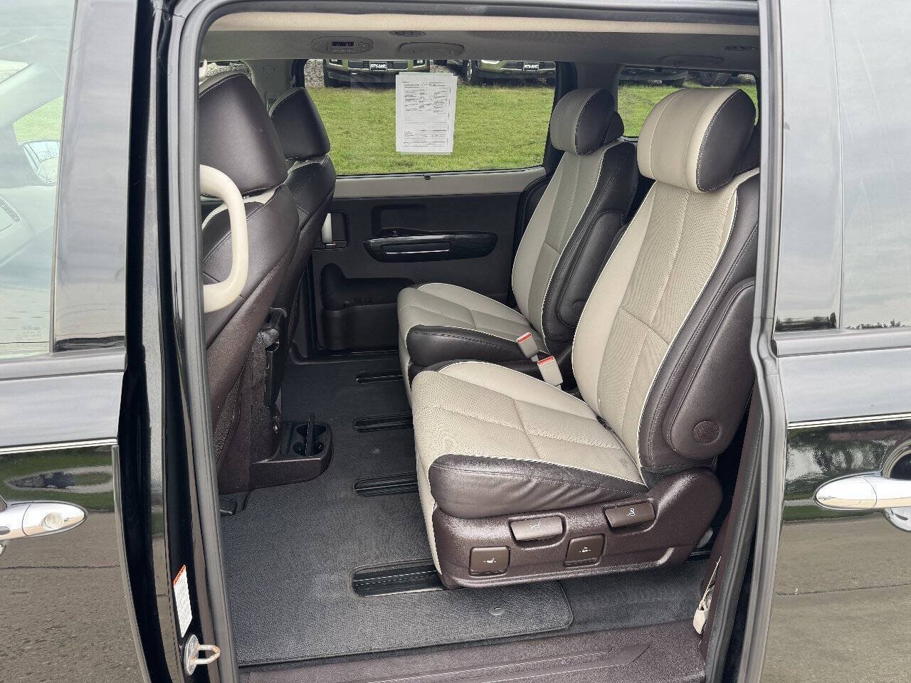 Used 2016 Kia Sedona SX Limited FWD image 12