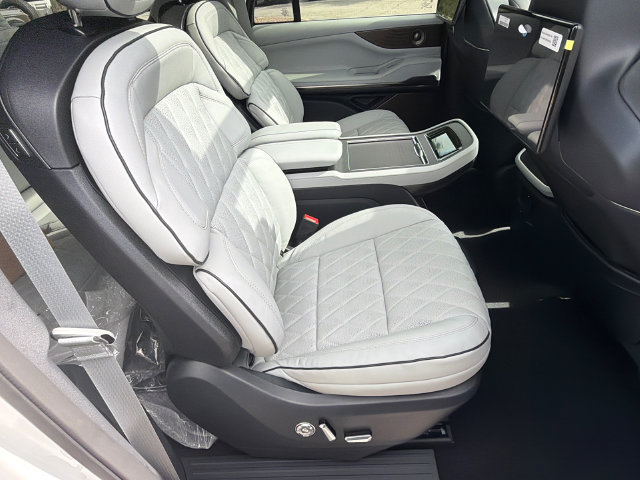 New 2027 Lincoln Navigator L Black Label AWD/4WD image 18