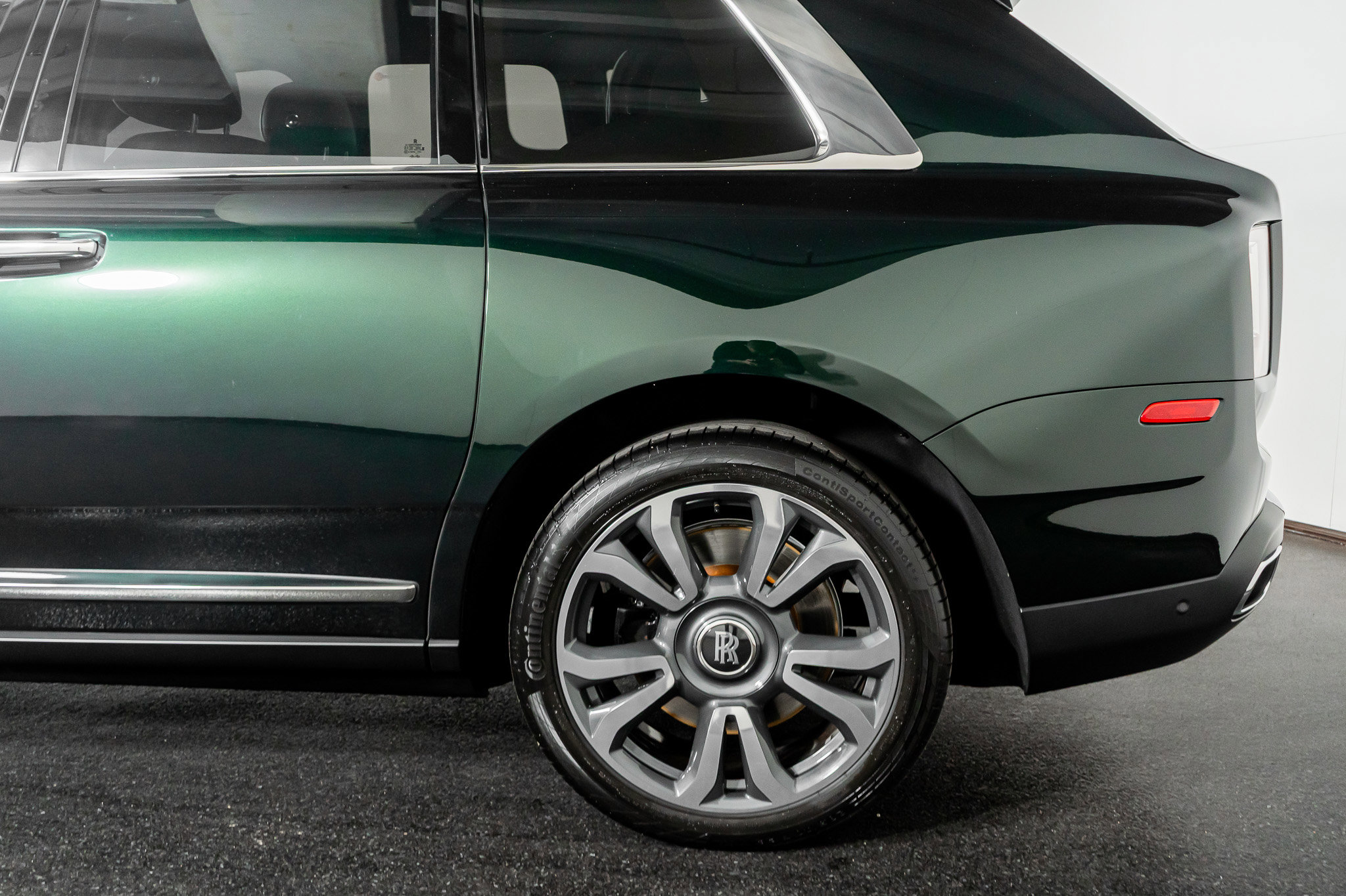 Used 2023 Rolls-Royce Cullinan w/ Cullinan Package image 9