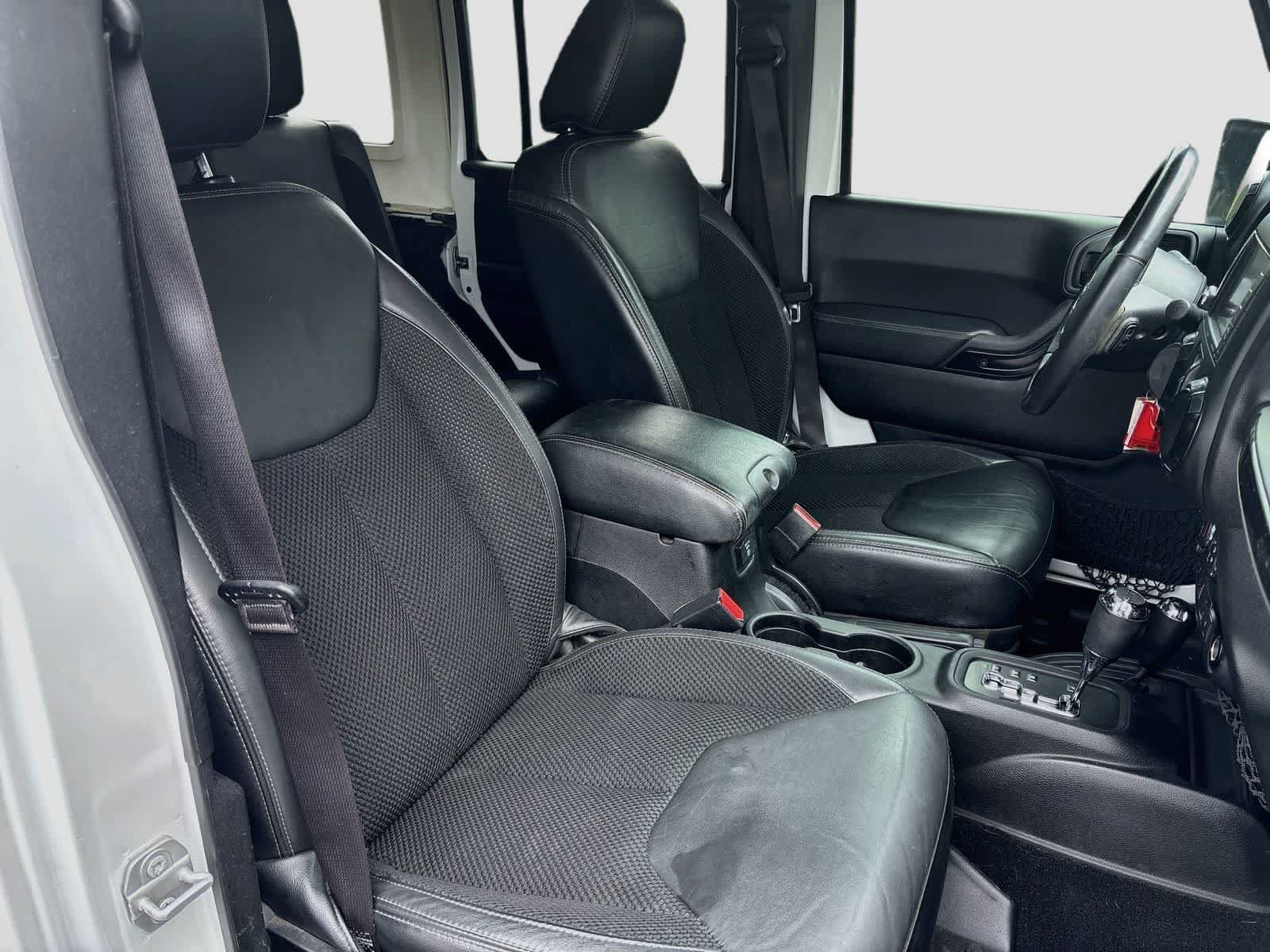Used 2017 Jeep Wrangler Unlimited Sahara AWD/4WD image 26