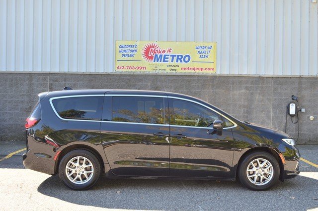 Used 2023 Chrysler Pacifica Touring-L