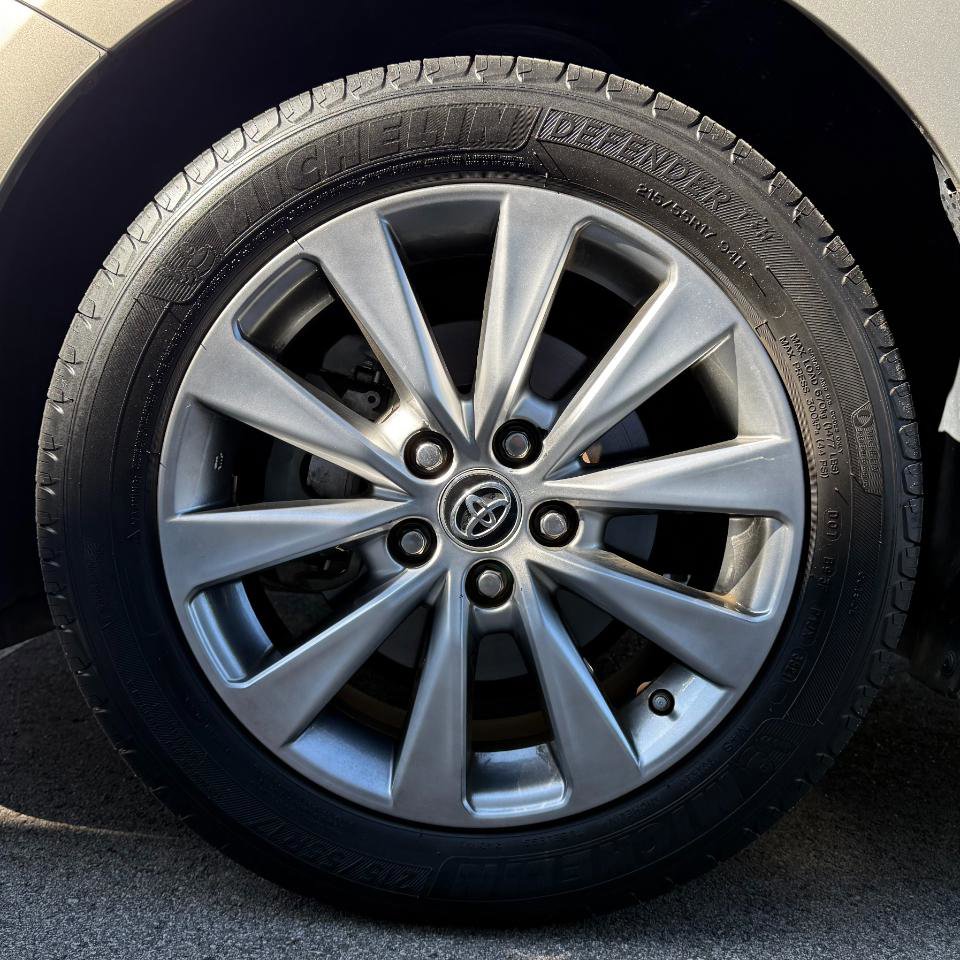 Used 2017 Toyota Camry XLE w/ Moonroof Package FWD image 21