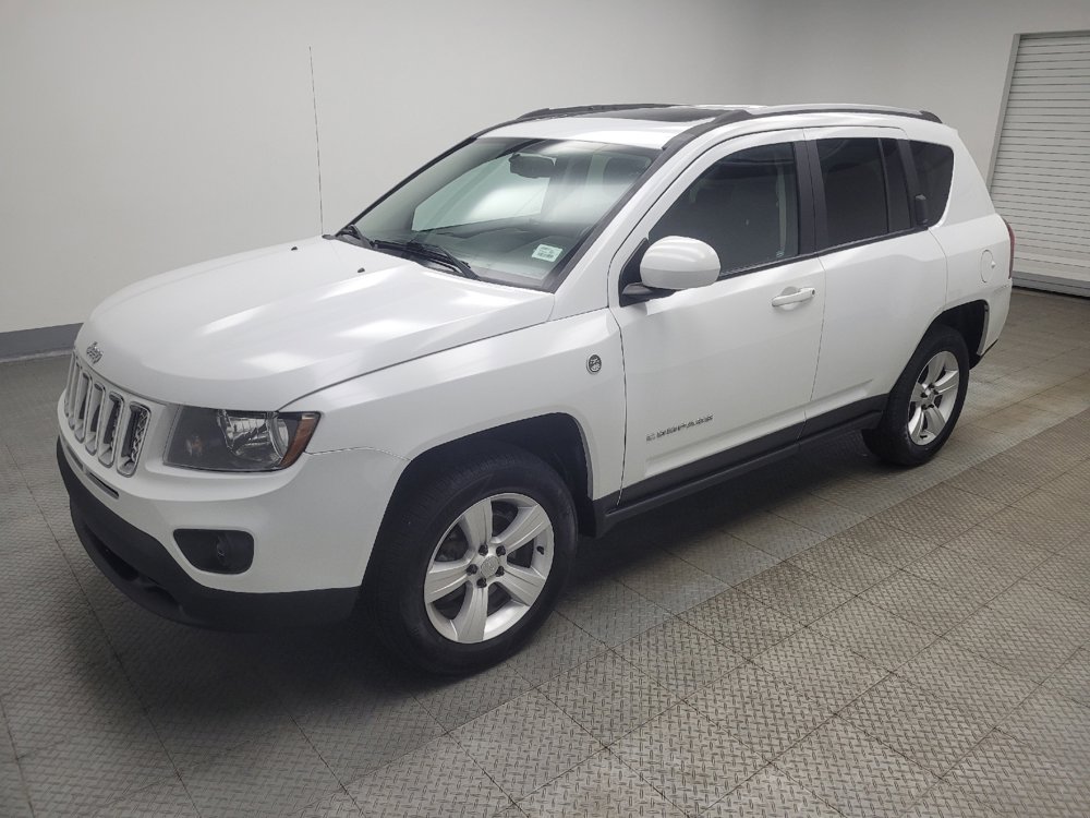 Used 2017 Jeep Compass Latitude w/ Sun/Sound Group AWD/4WD image 2