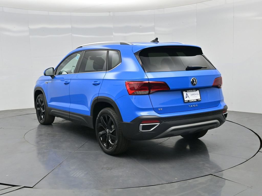 Used 2023 Volkswagen Taos SE w/ Panoramic Sunroof Package FWD image 5