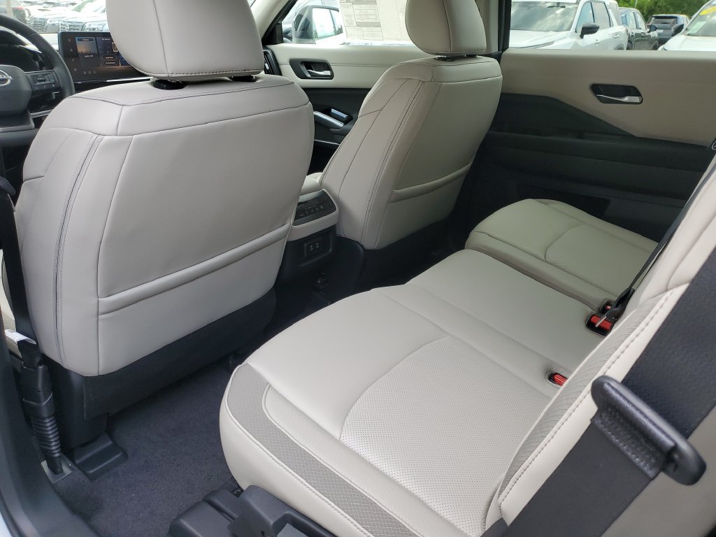 New 2026 Nissan Pathfinder SL FWD image 14