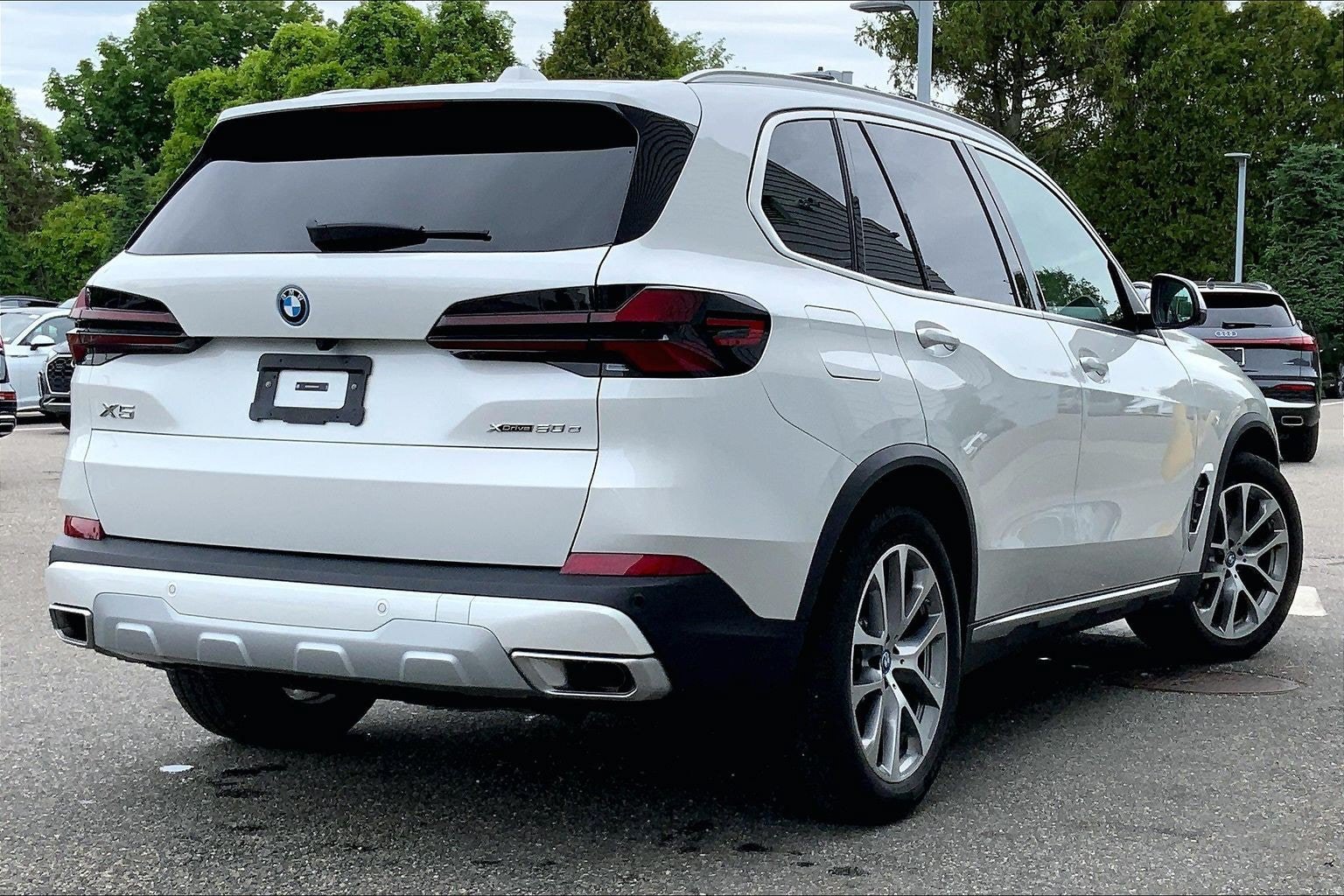 Used 2025 BMW X5 xDrive50e w/ Premium Package AWD/4WD image 6