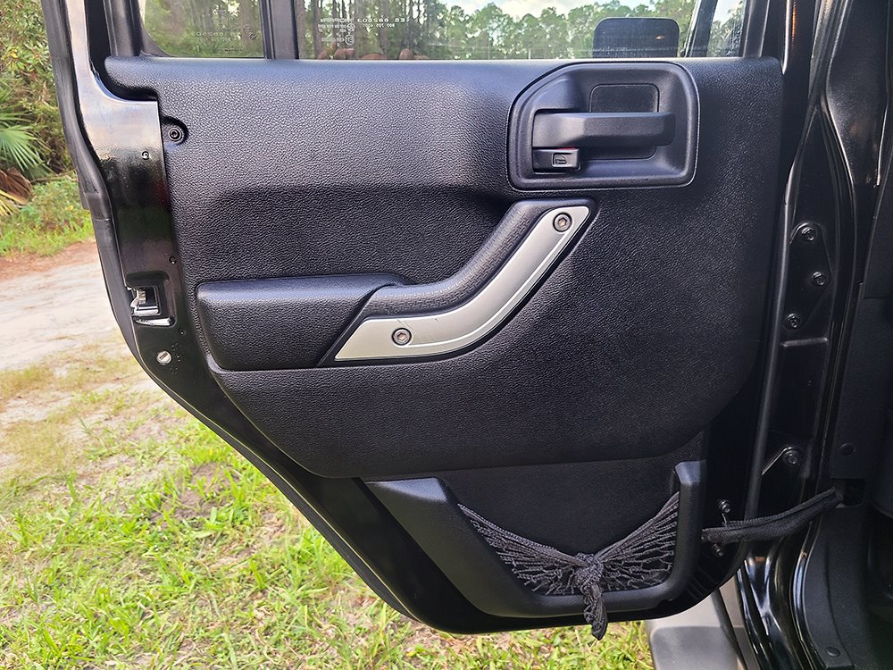 Used 2013 Jeep Wrangler Unlimited Sahara w/ Dual Top Group AWD/4WD image 26