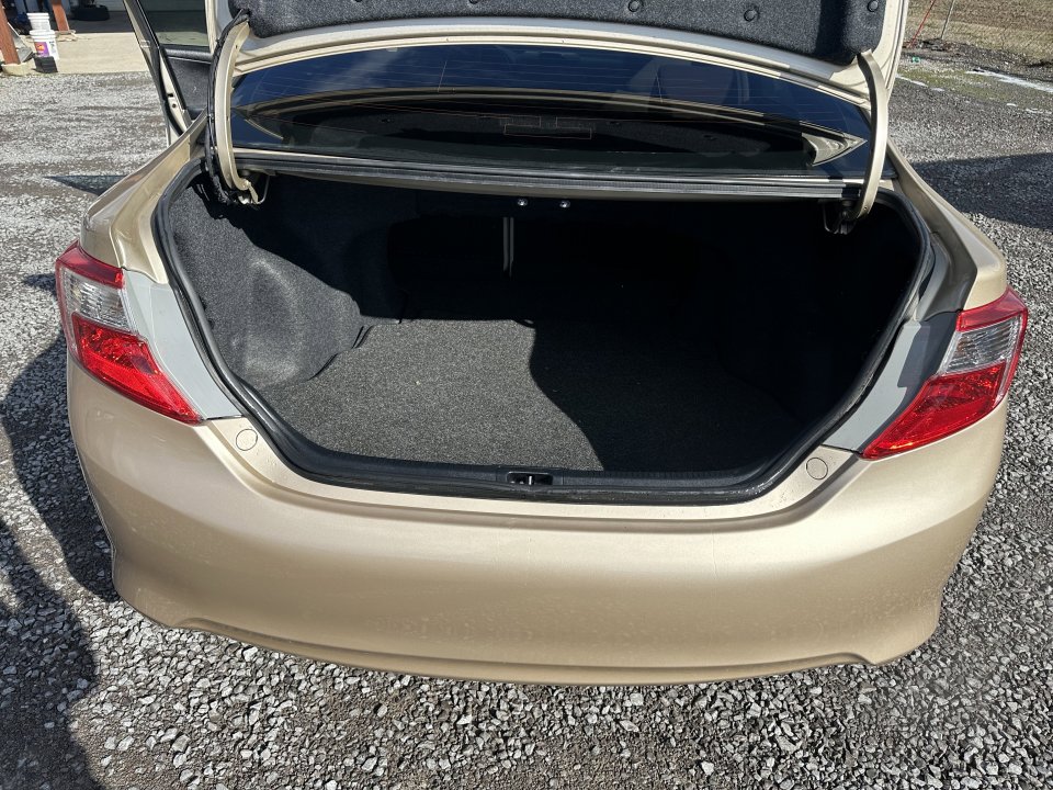 Used 2012 Toyota Camry LE image 17