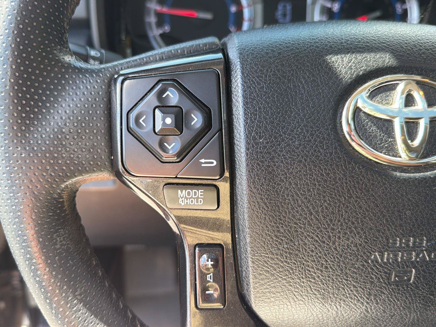 Used 2018 Toyota 4Runner TRD Off-Road Premium AWD/4WD image 21