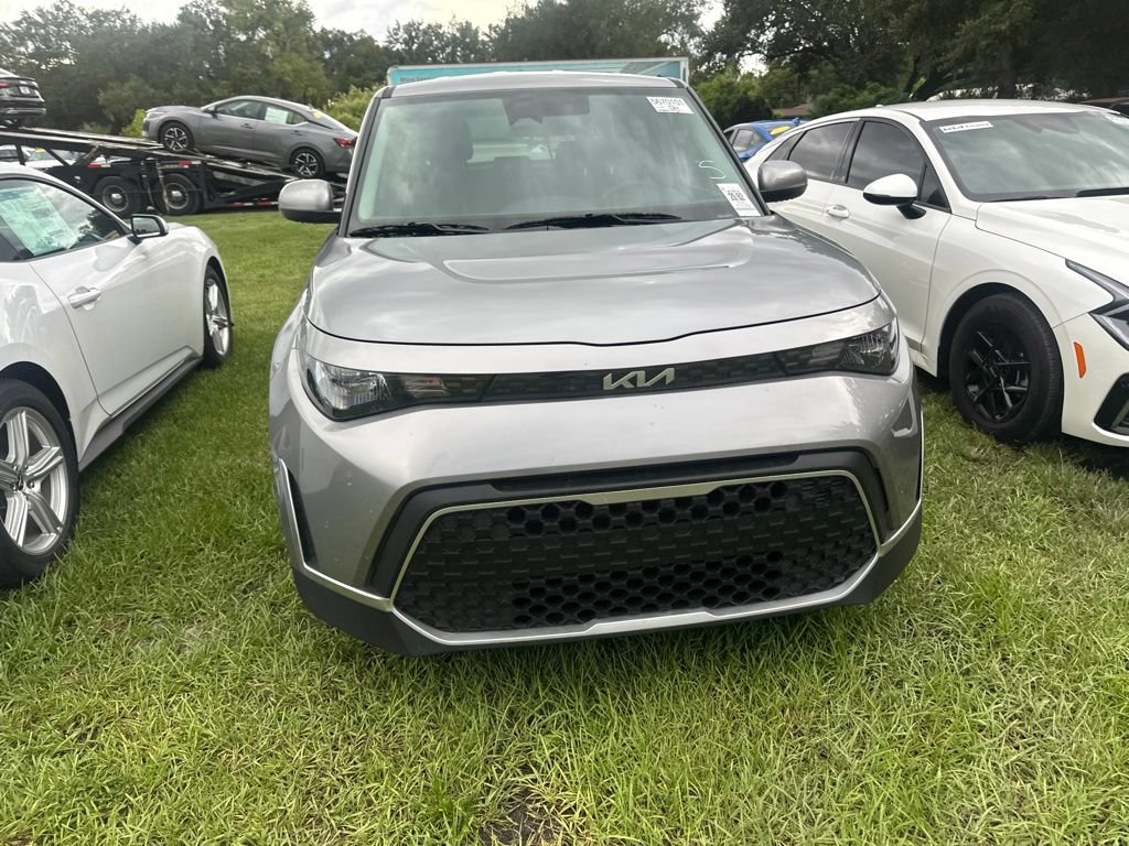 Used 2025 Kia Soul LX FWD image 5