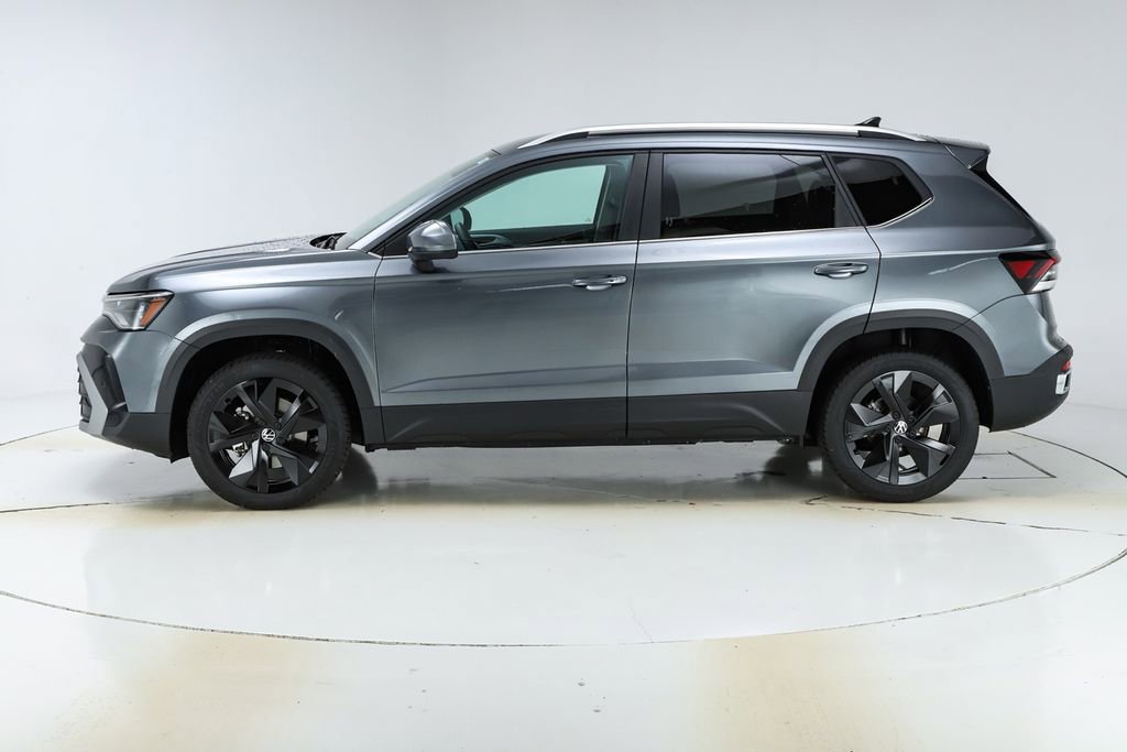 New 2026 Volkswagen Taos SE image 2