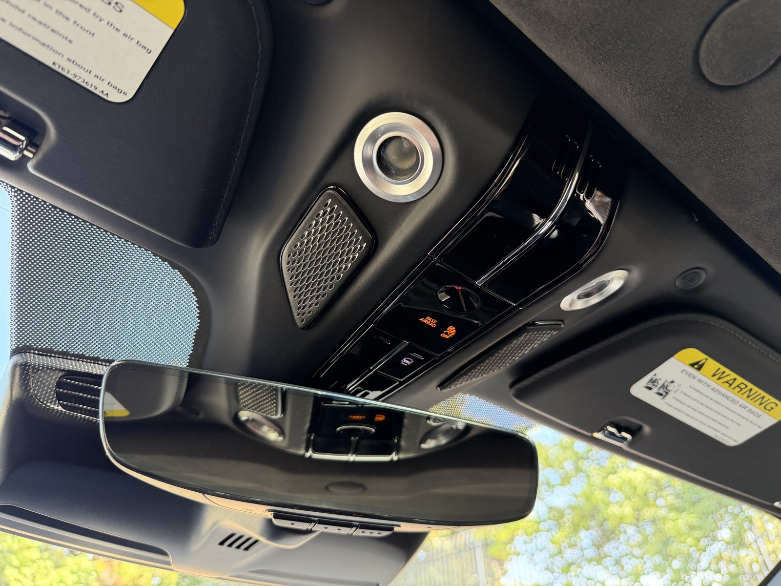 New 2026 Aston Martin Vanquish Convertible RWD image 45