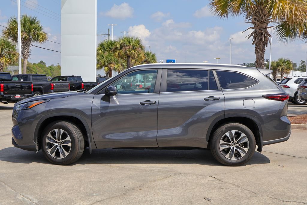 Used 2024 Toyota Highlander XLE image 30