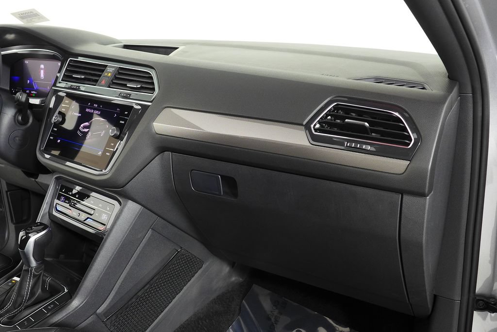 Certified 2023 Volkswagen Tiguan SE R-Line FWD image 14
