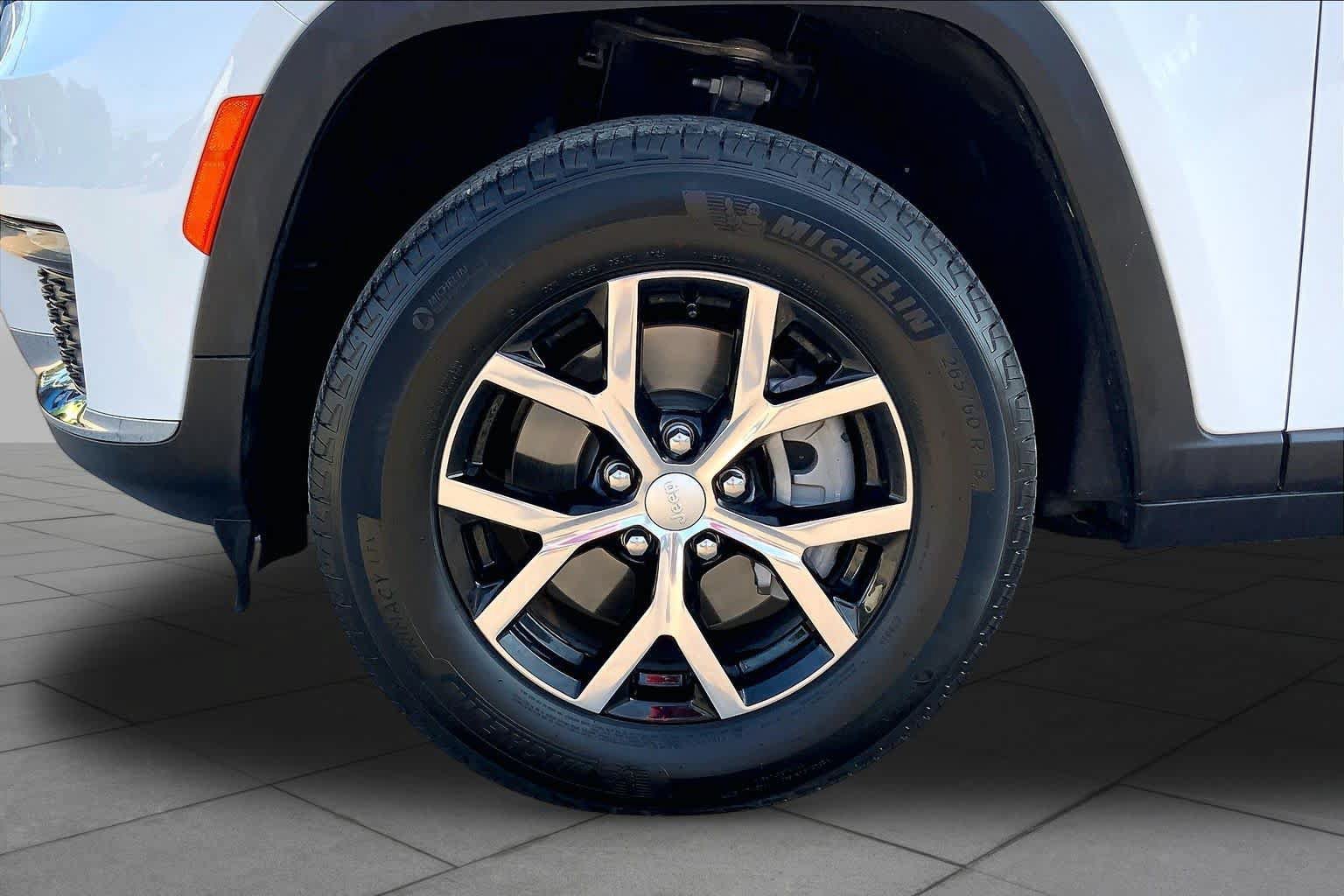 Used 2025 Jeep Grand Cherokee L Limited RWD image 11