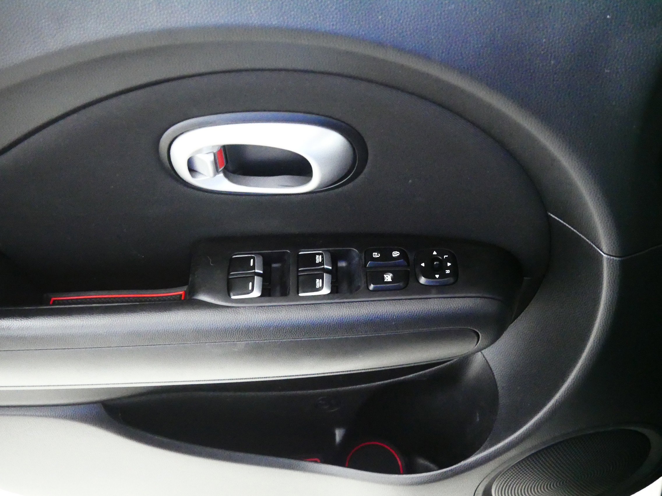 Used 2017 Kia Soul + image 19