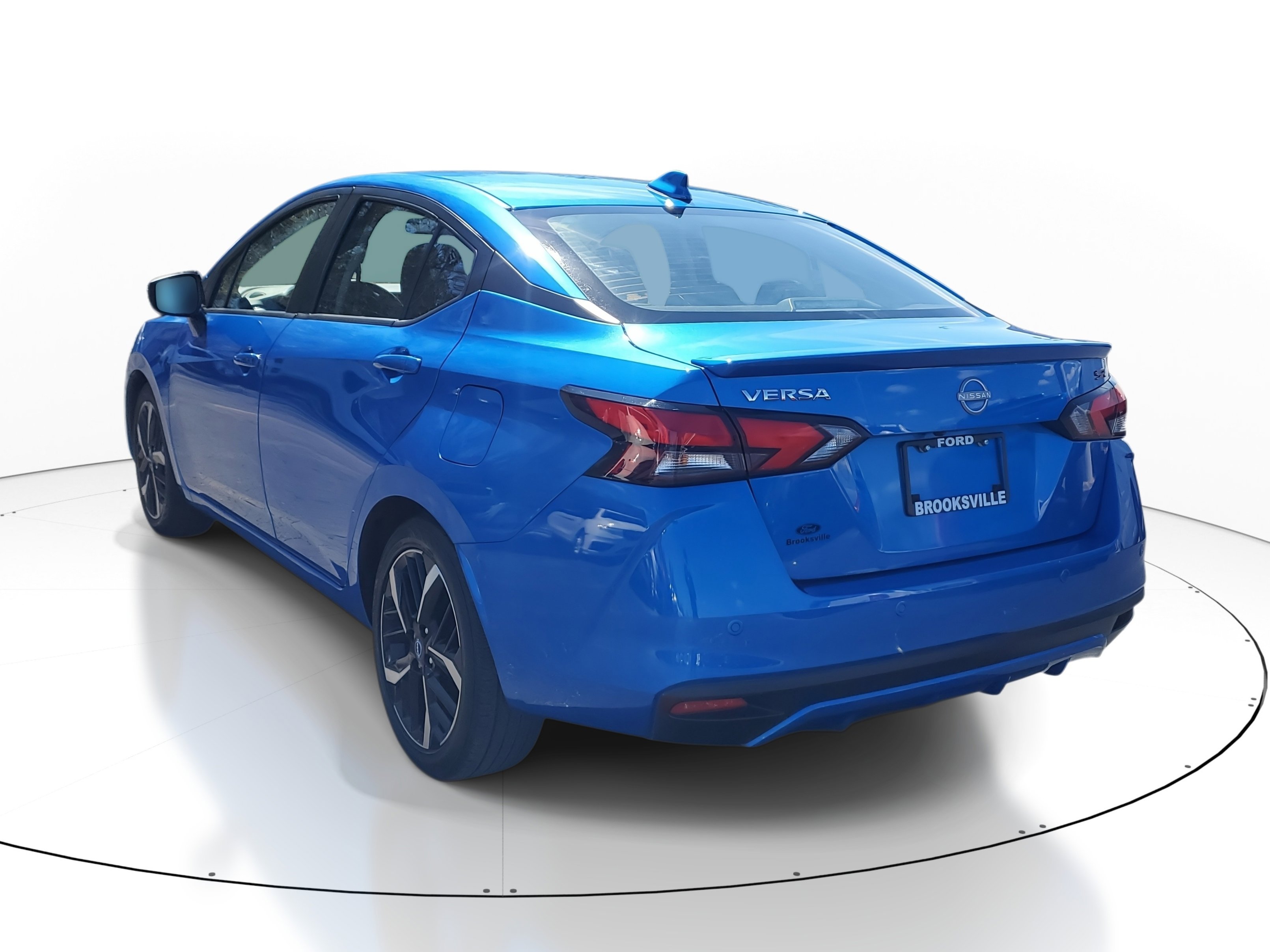 Used 2024 Nissan Versa SR image 4