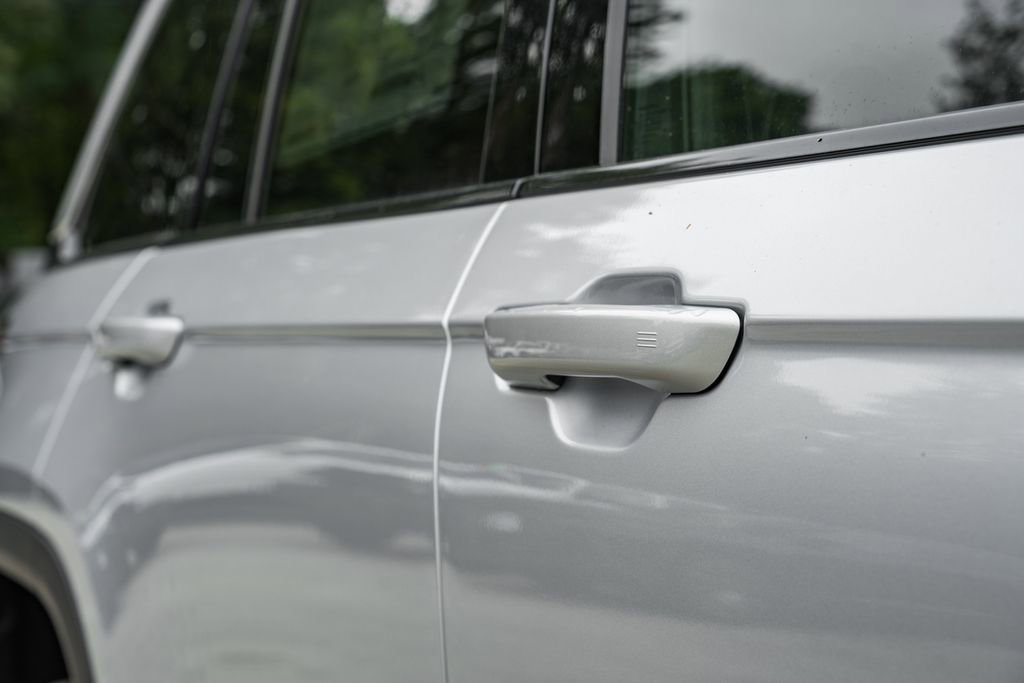 New 2025 Jeep Grand Cherokee Laredo X w/ Luxury Tech Group I image 15