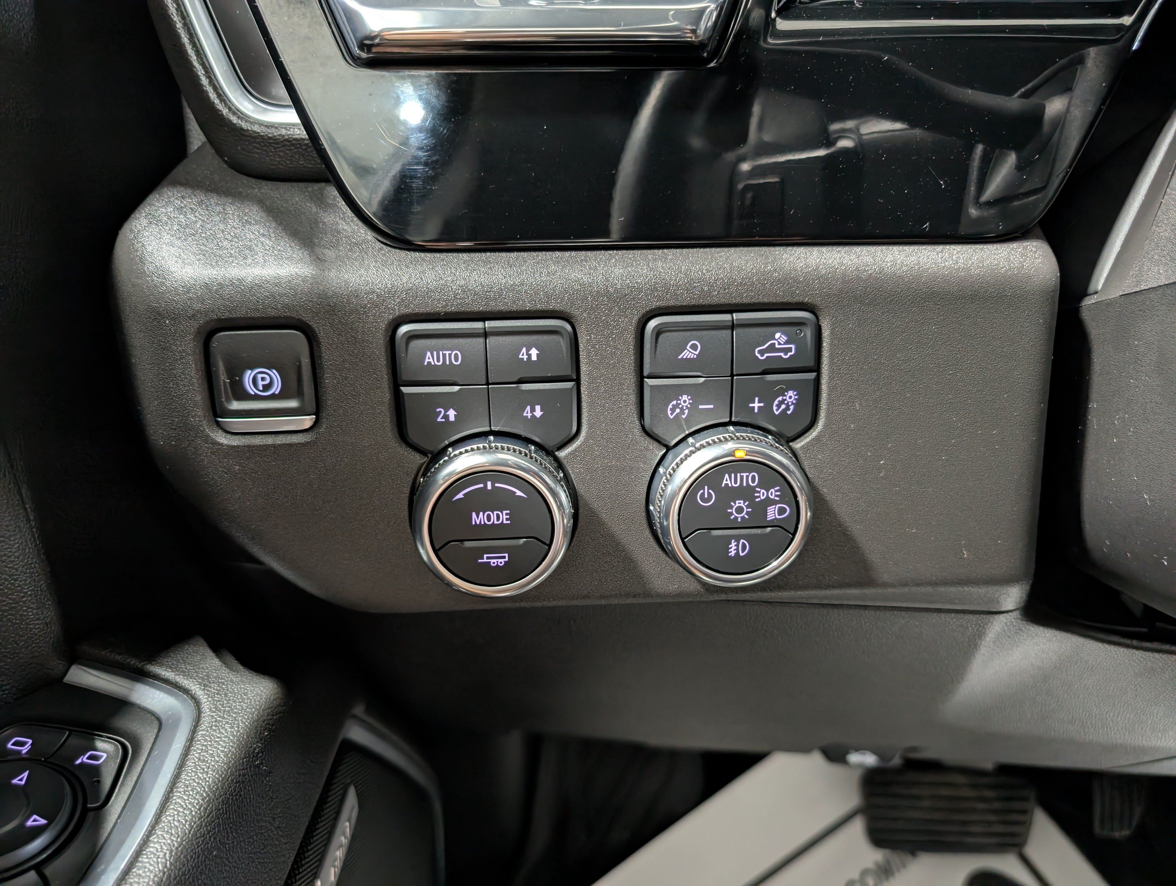 Used 2024 GMC Sierra 1500 SLT w/ SLT Premium Plus Package AWD/4WD image 24