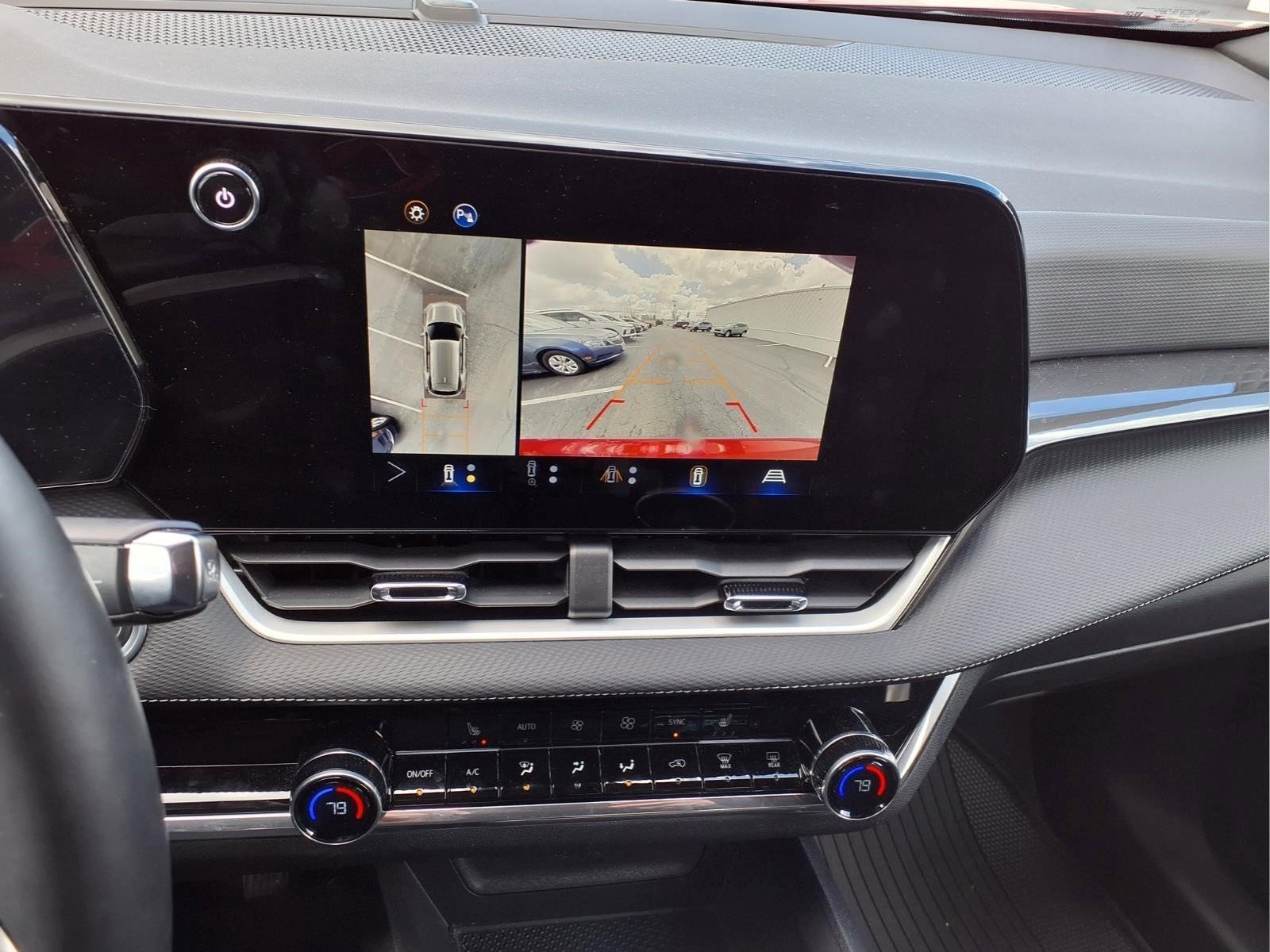 Used 2025 Chevrolet Equinox LT w/ Convenience Package II FWD image 14