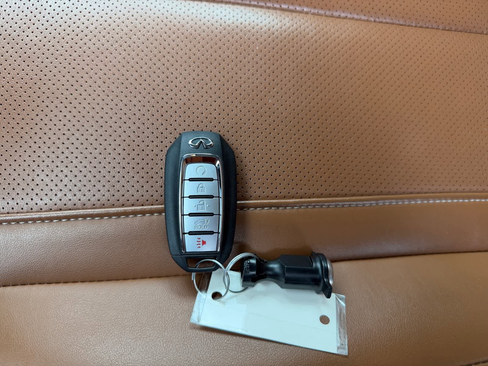 Used 2024 INFINITI QX60 Sensory image 10