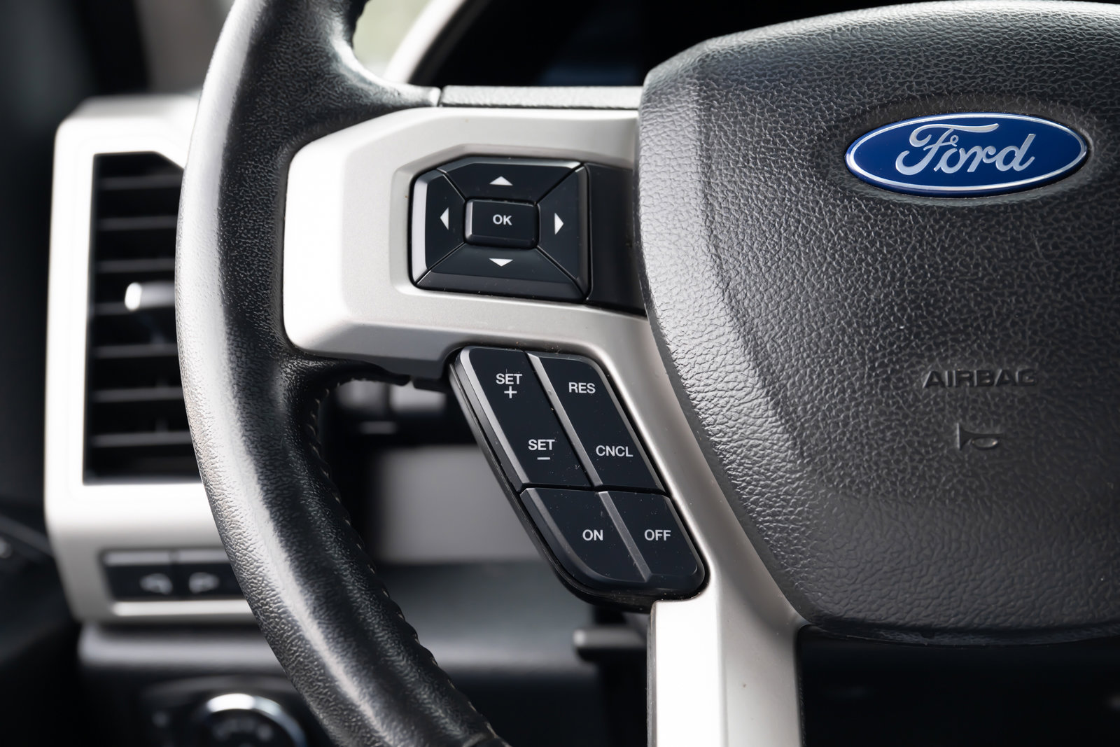 Used 2019 Ford F350 Lariat image 31