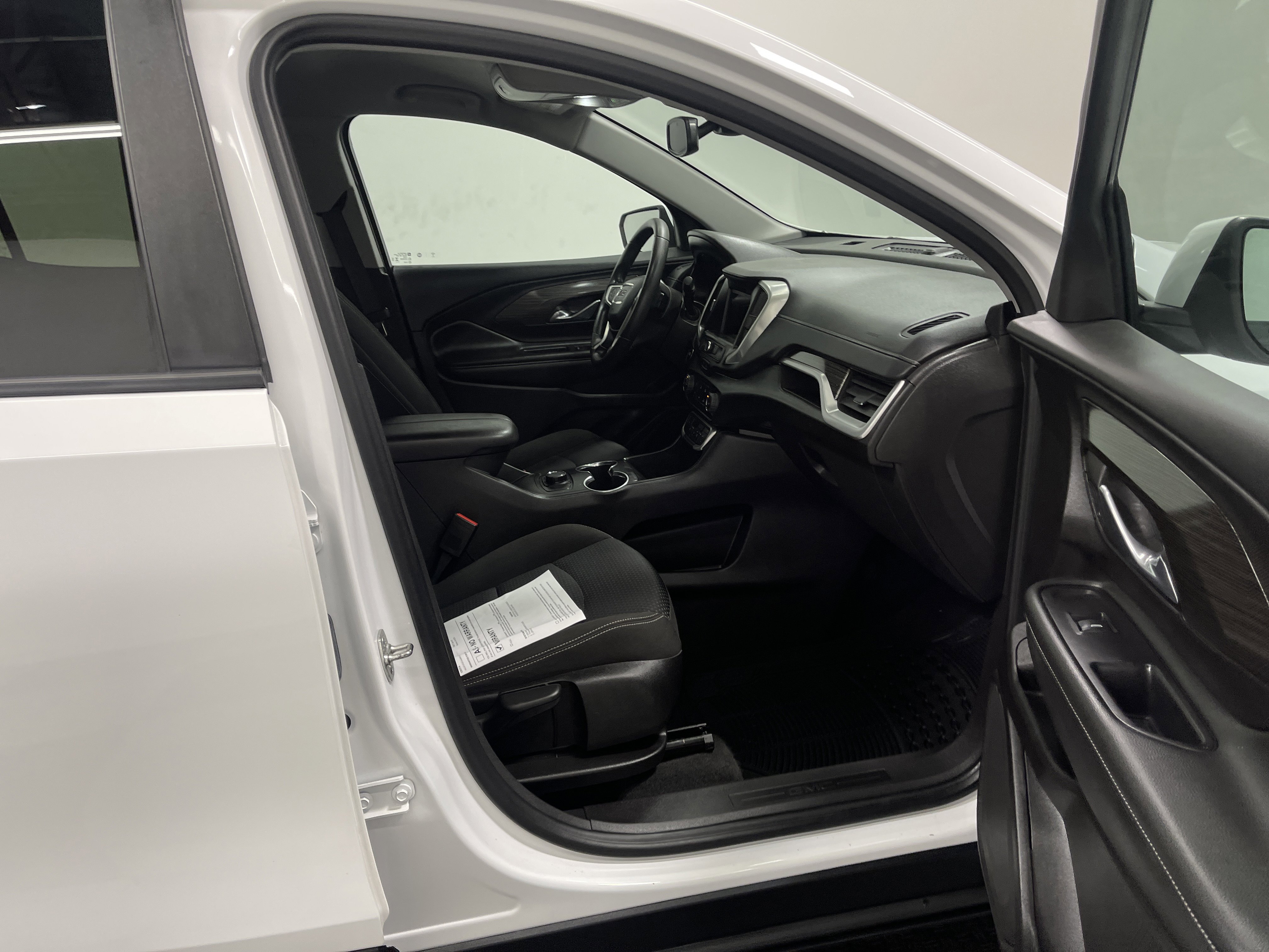 Used 2024 GMC Terrain SLE FWD image 26