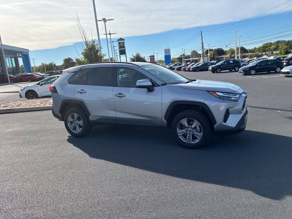 Used 2025 Toyota RAV4 XLE AWD/4WD image 4