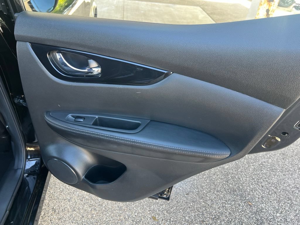 Used 2017 Nissan Rogue Sport SV AWD/4WD image 16