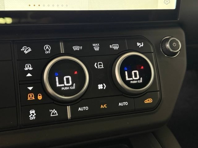 New 2026 Land Rover Defender 90 X-Dynamic SE AWD/4WD image 32