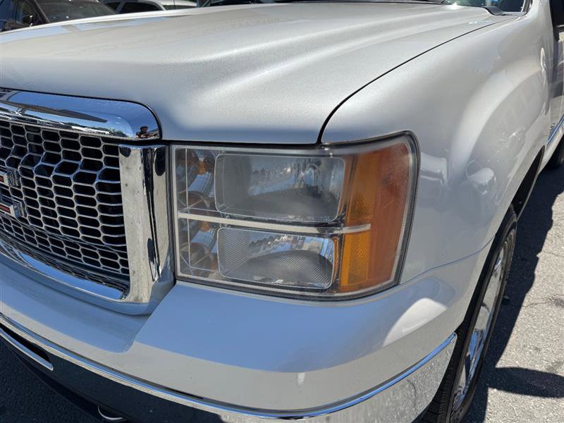 Used 2013 GMC Sierra 1500 SLT w/ SLT White Diamond Edition AWD/4WD image 14