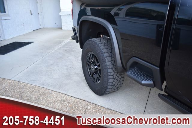 Used 2025 Chevrolet Silverado 2500 ZR2 w/ Technology Package image 13