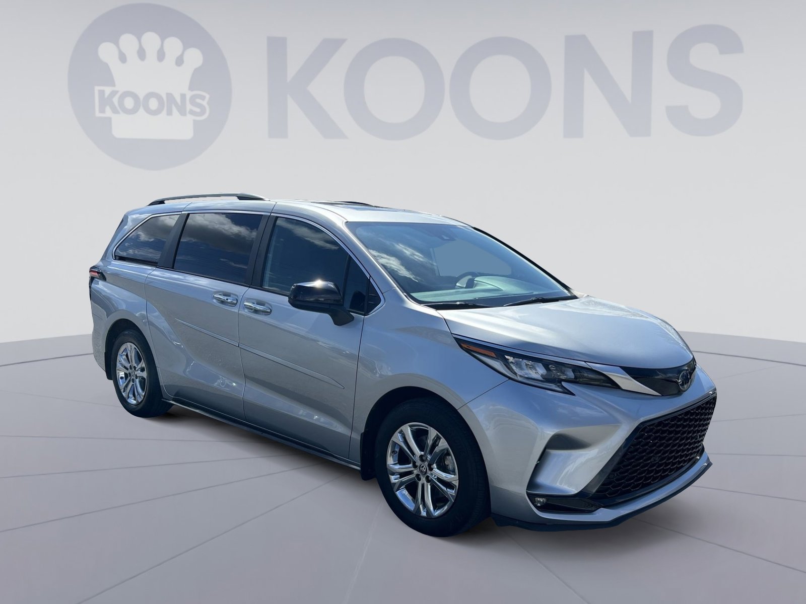 Used 2023 Toyota Sienna XSE w/ XSE Plus Package image 10