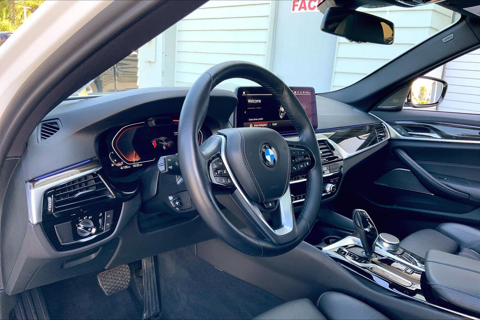 Used 2022 BMW 530i xDrive w/ Premium Package AWD/4WD image 3