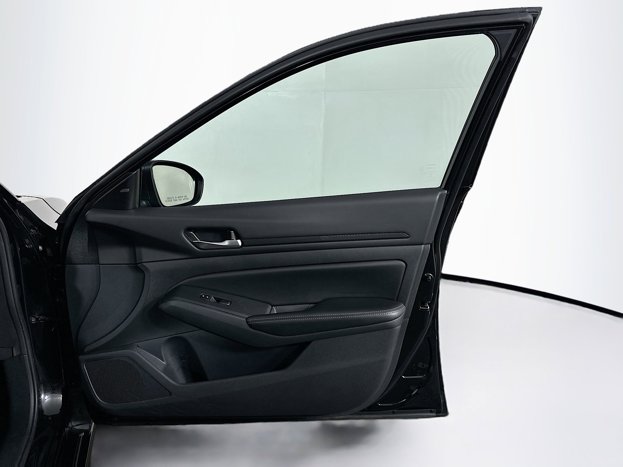 Used 2025 Nissan Altima 2.5 SV image 30