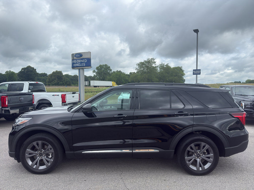 Certified 2025 Ford Explorer Active w/ Active Comfort Package AWD/4WD image 8