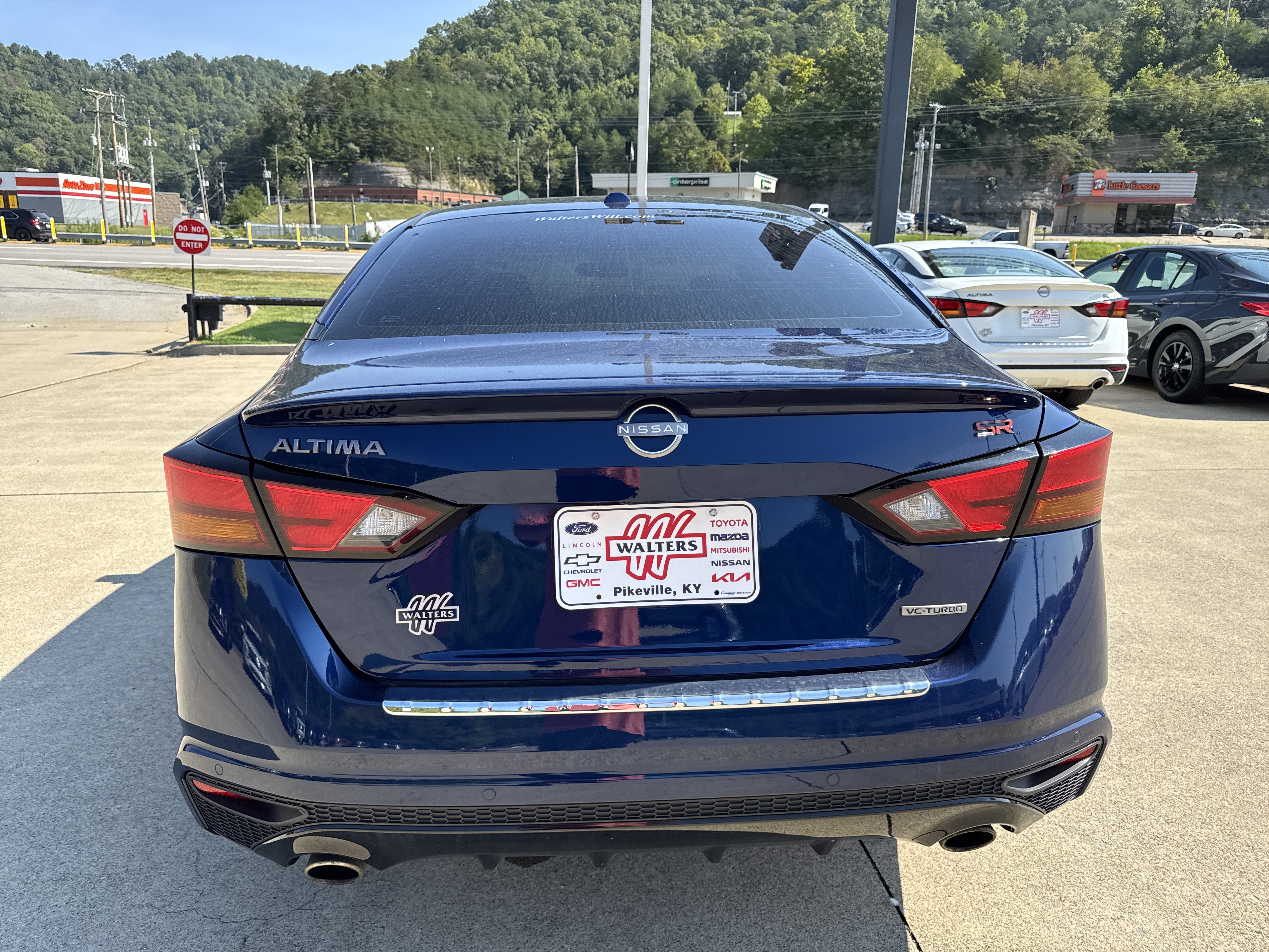 Used 2023 Nissan Altima 2.0 SR FWD image 6