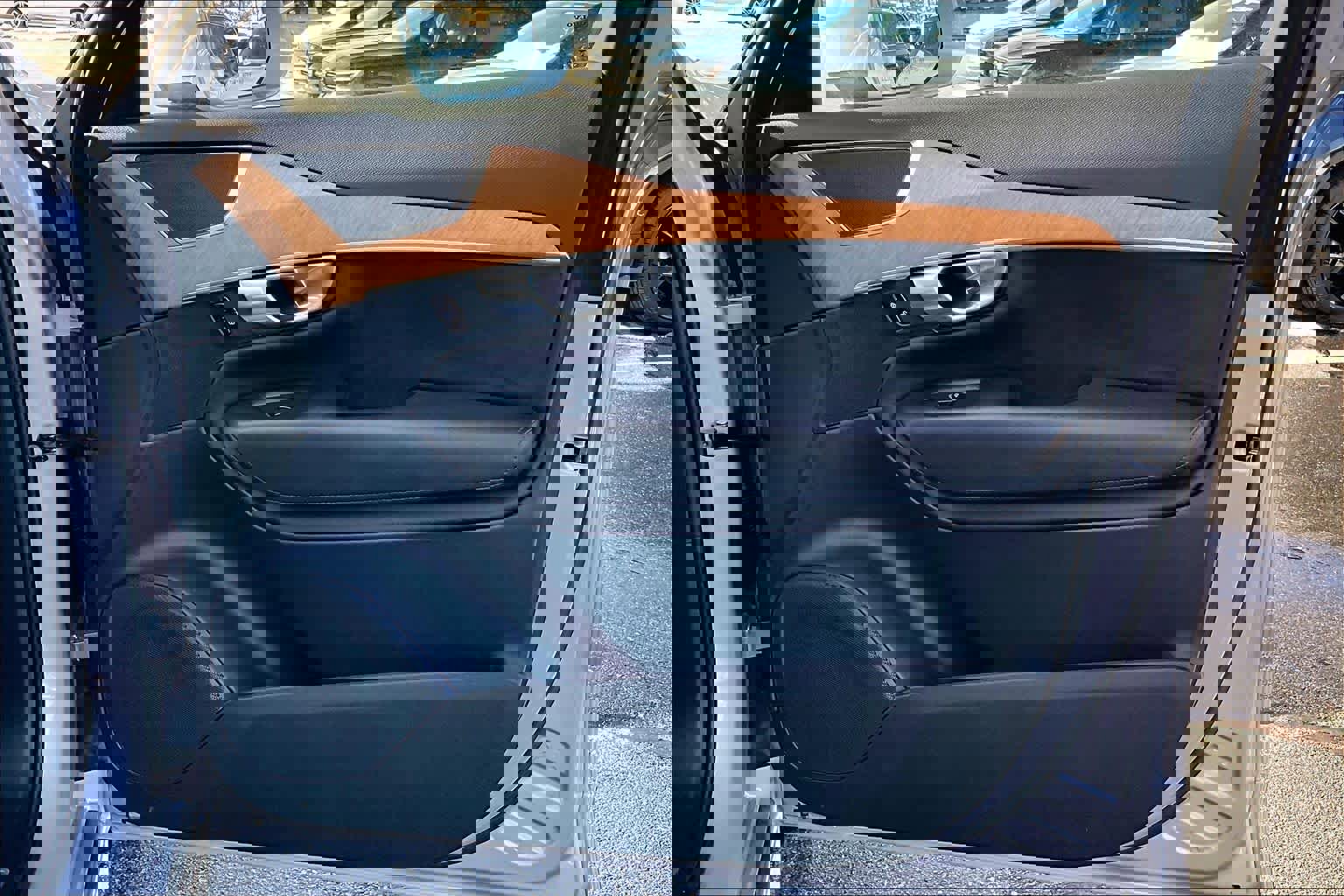 Certified 2024 Volvo XC90 B6 Plus image 22