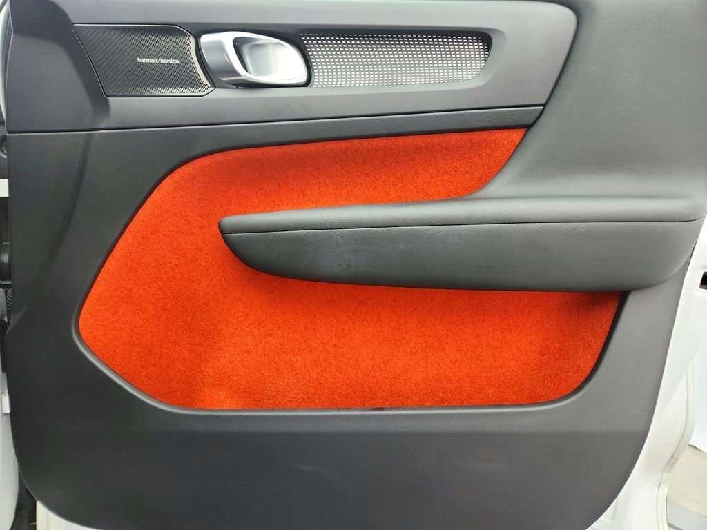 Used 2019 Volvo XC40 T5 R-Design AWD/4WD image 29