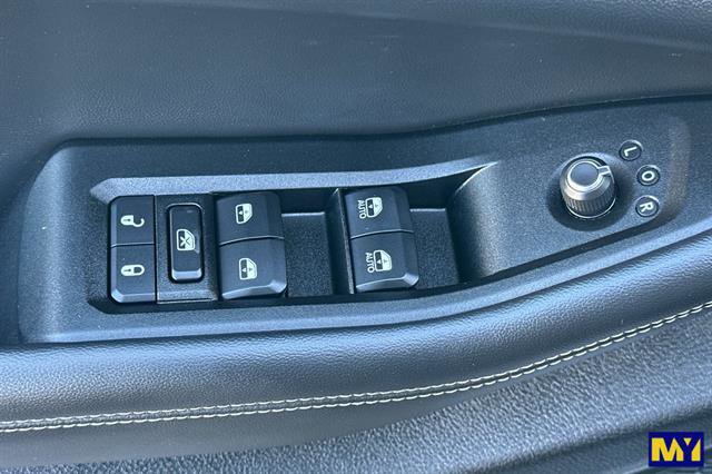 Used 2023 Jeep Grand Cherokee L Laredo w/ Trailer Tow Group (B) image 12