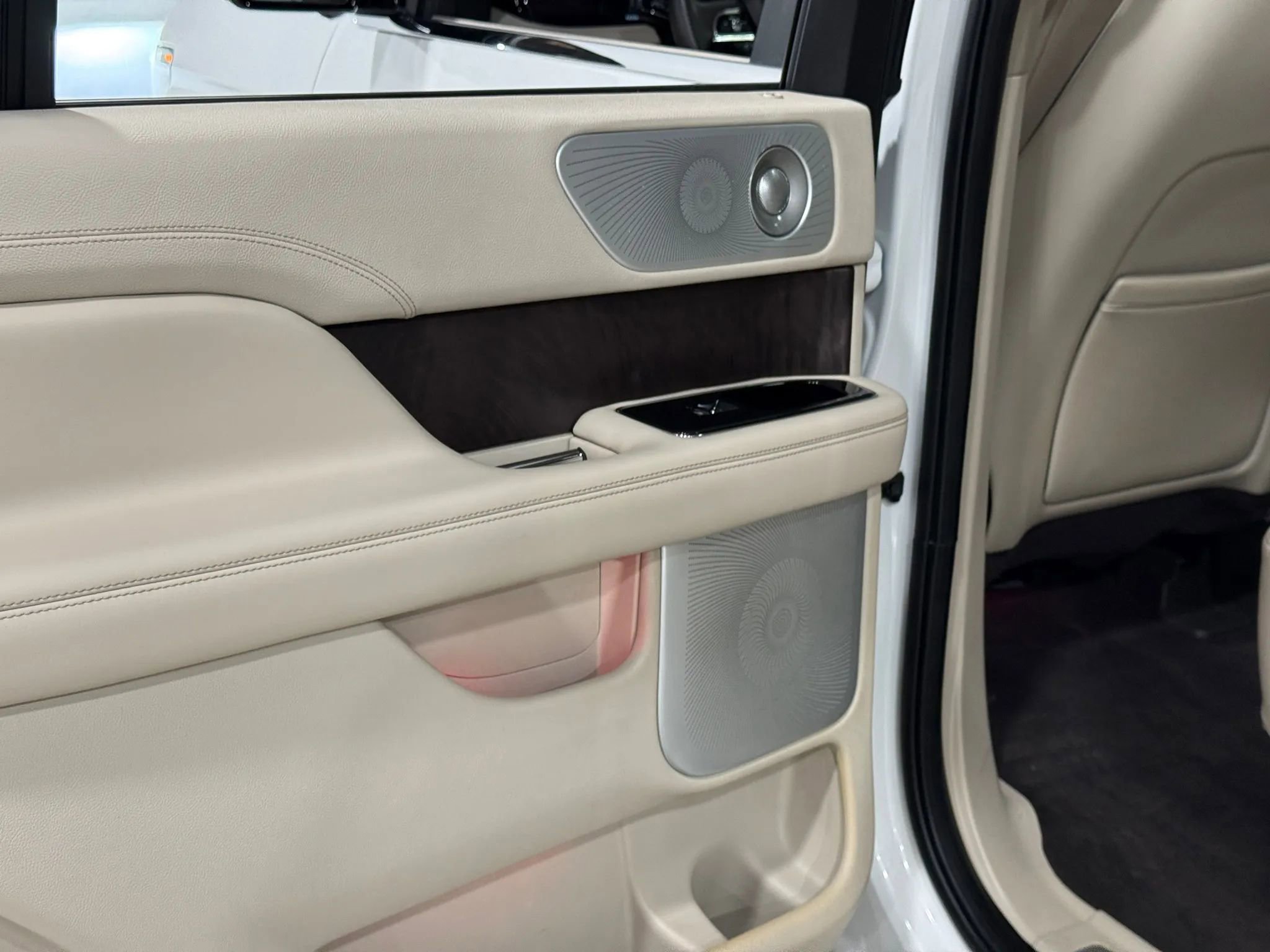 Used 2020 Lincoln Navigator Reserve w/ Luxury Package image 71