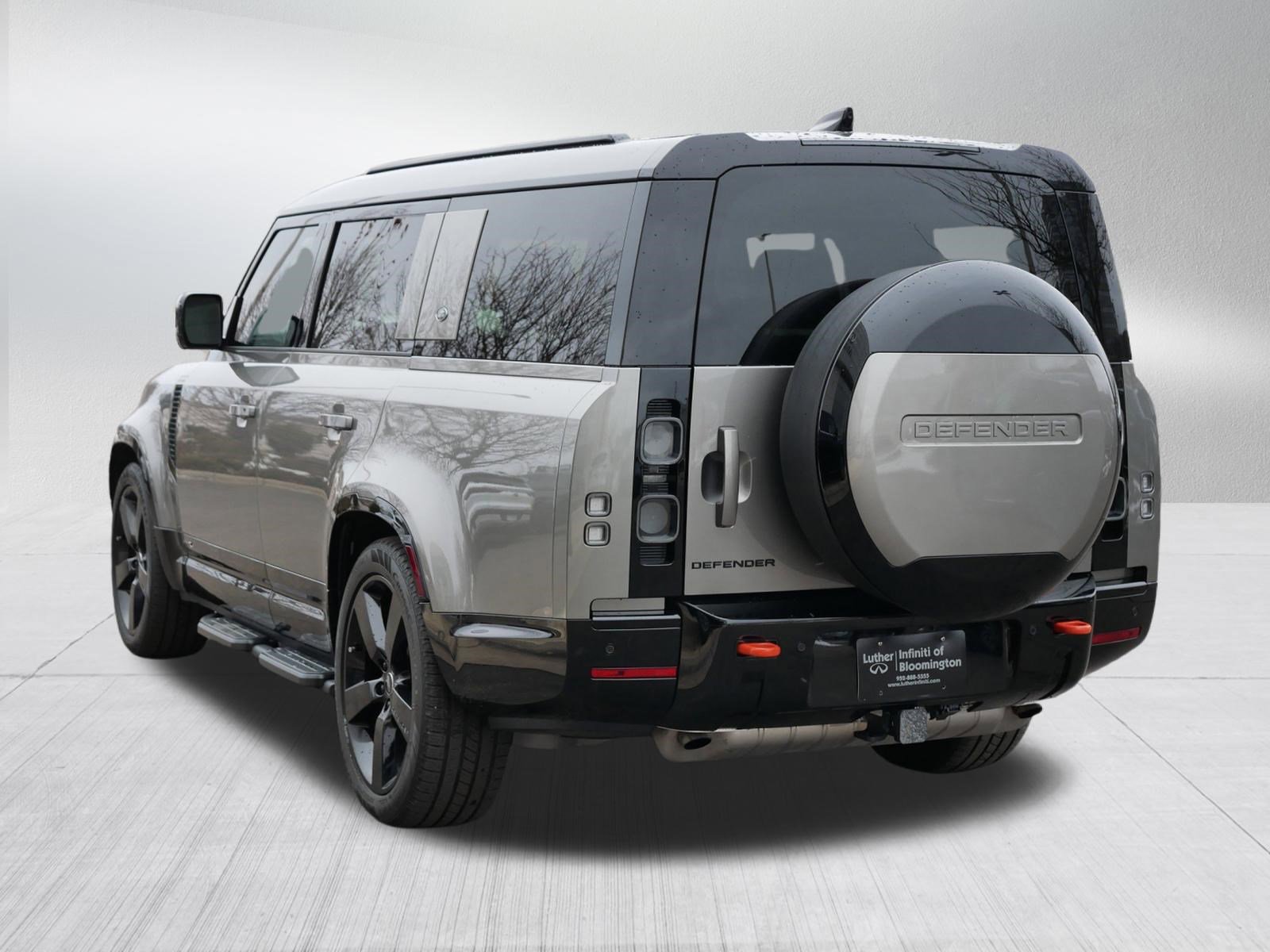 Used 2024 Land Rover Defender 130 X image 5