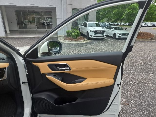 Certified 2023 Nissan Rogue Platinum w/ Platinum Premium Package AWD/4WD image 20