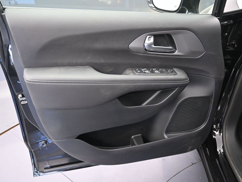 New 2026 Chrysler Voyager LX image 13