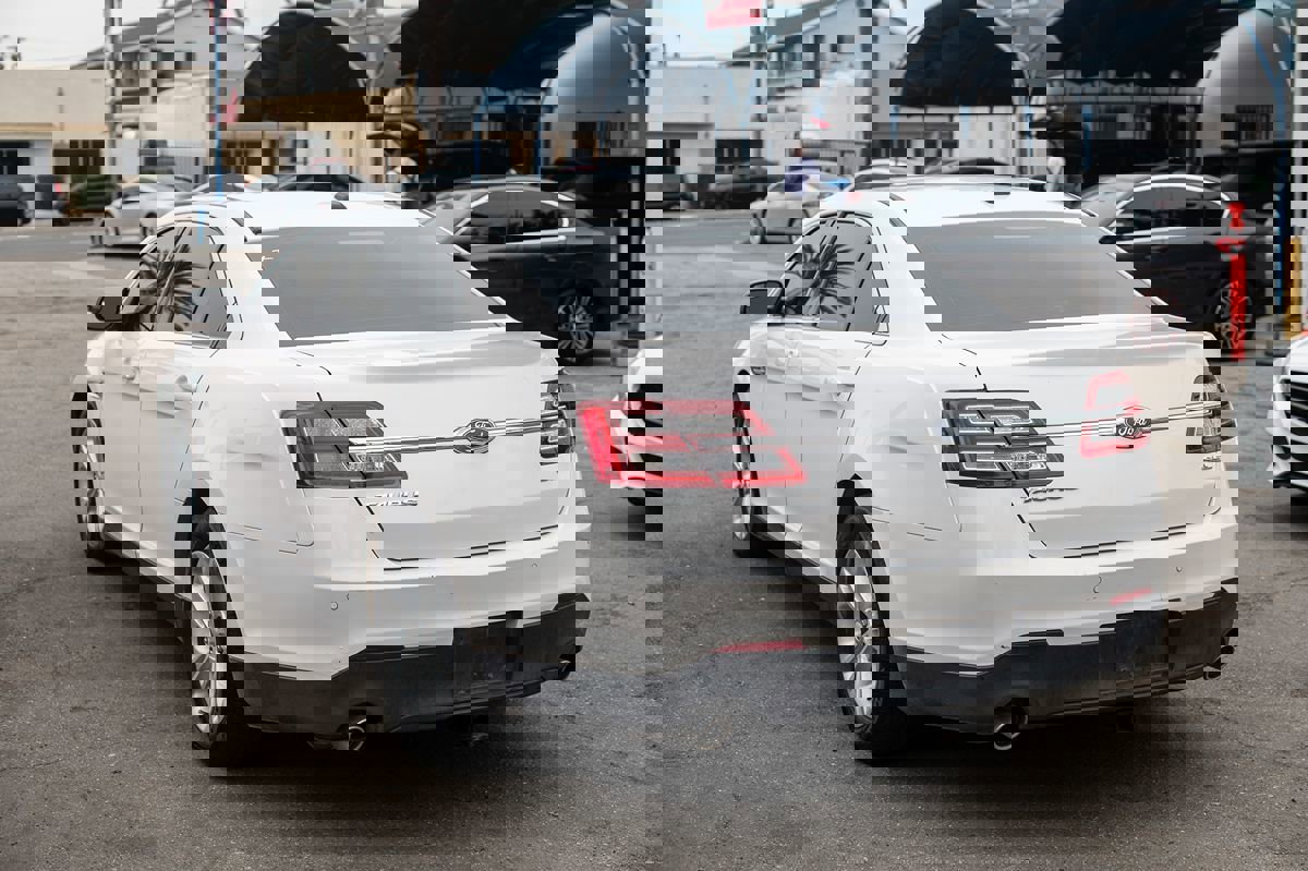 Used 2018 Ford Taurus SEL w/ Equipment Group 201A image 5