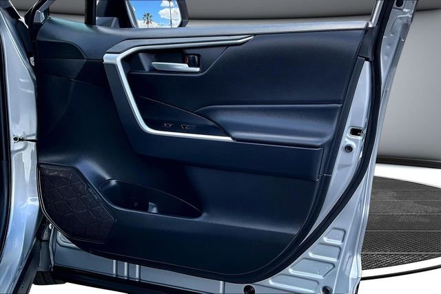 Used 2025 Toyota RAV4 XLE Premium w/ Weather Package AWD/4WD image 28