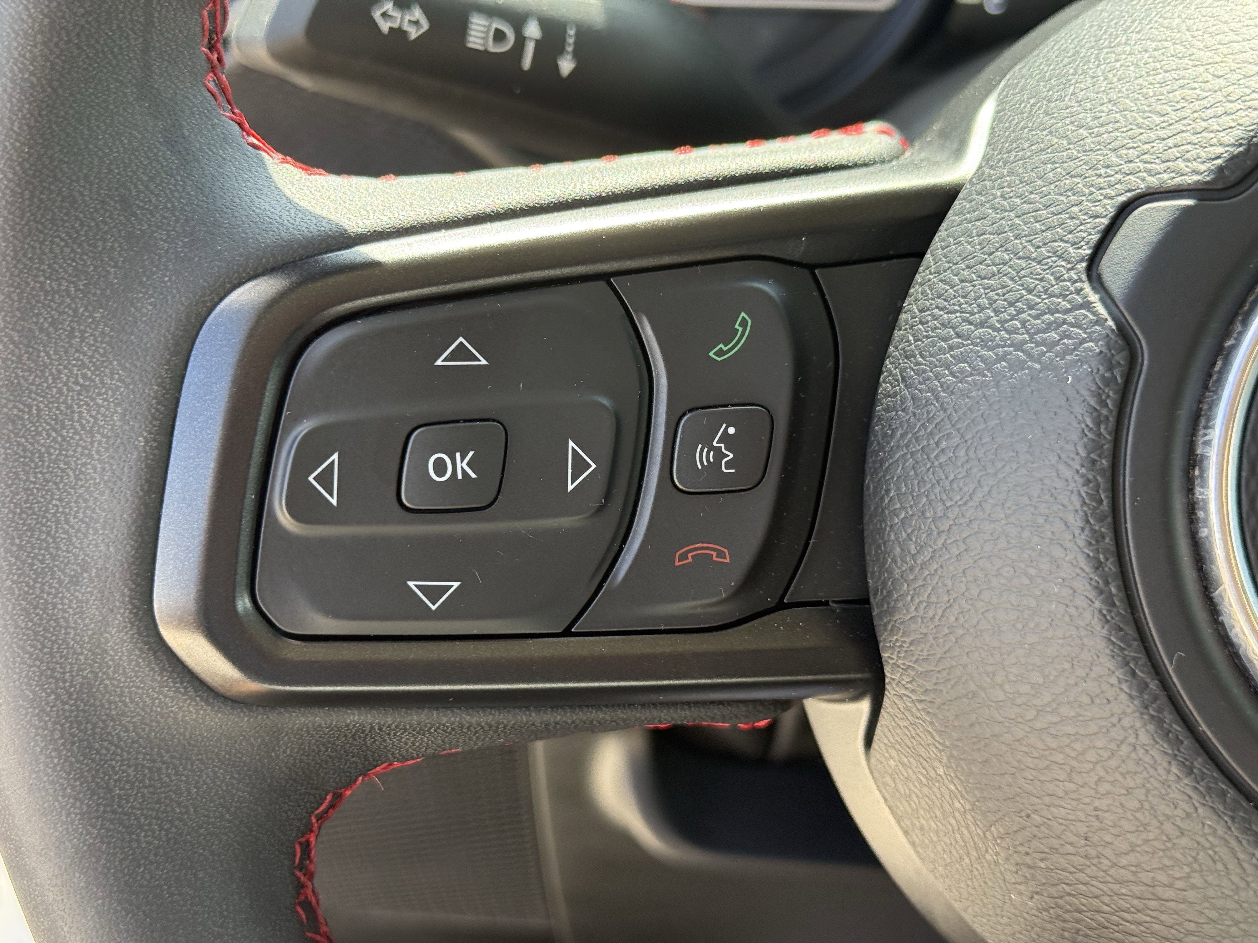 Used 2025 Jeep Wrangler Unlimited Rubicon image 16