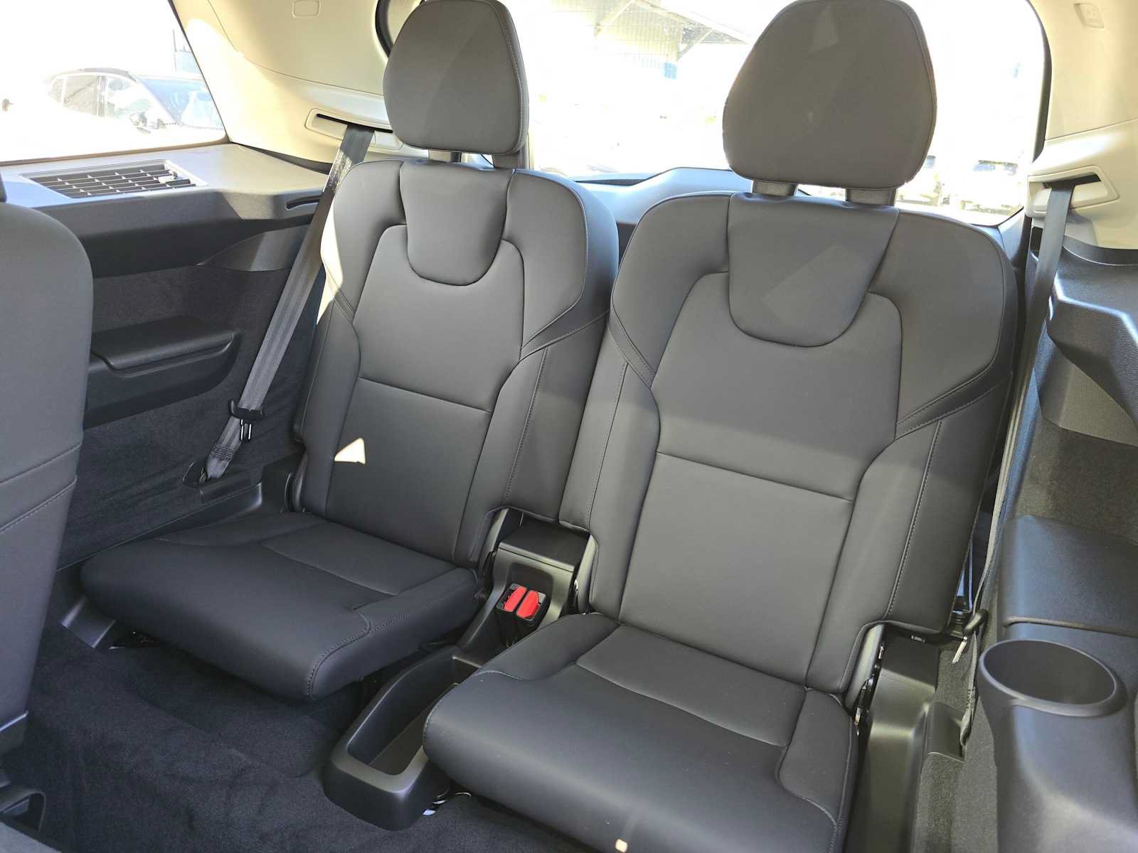 Used 2025 Volvo XC90 T8 Plus w/ Protection Package Premier AWD/4WD image 17