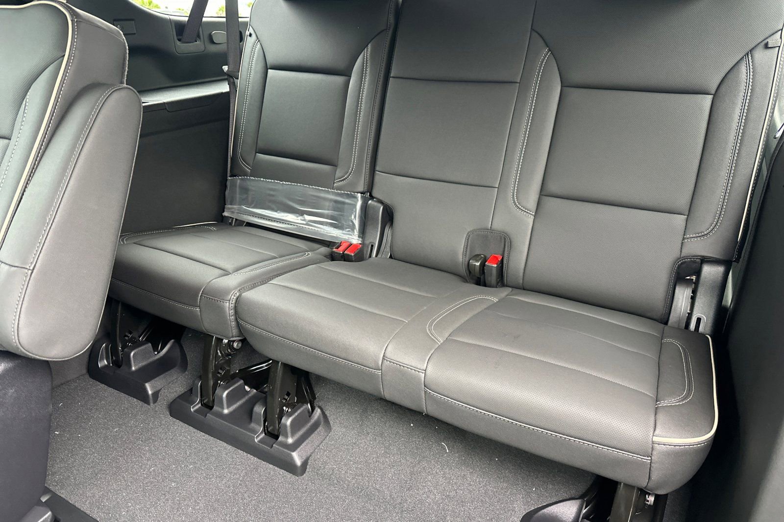 New 2026 Chevrolet Suburban Premier w/ Sun And Tow Package AWD/4WD image 17