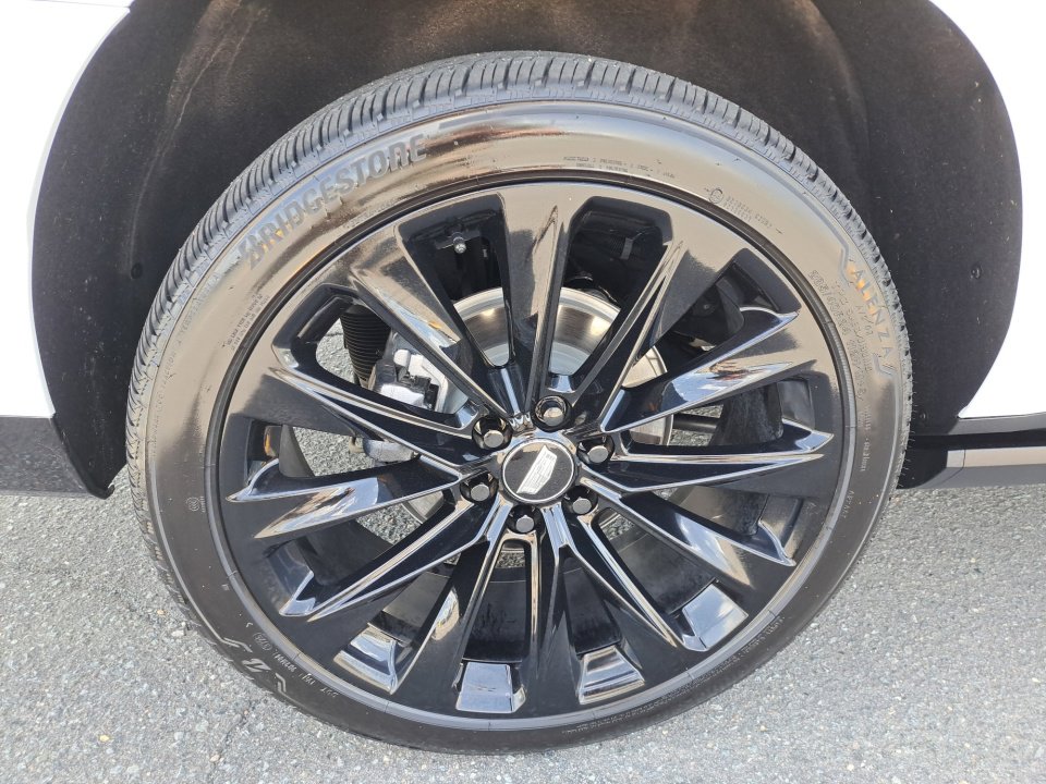 Certified 2026 Cadillac Escalade ESV Platinum Sport w/ LPO, ONYX Package image 18